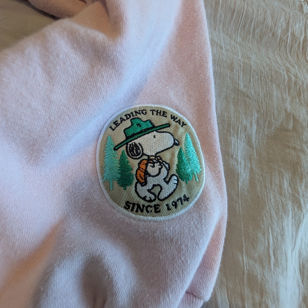 Peanuts Ladies Light Pink Snoopy Woodstock Hoodie XS Oversized Graphic Patches - Picture 6 of 8